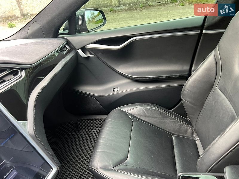 Ліфтбек Tesla Model S 2016 в Одесі