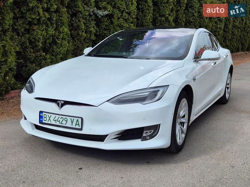 Лифтбек Tesla Model S 2017 в Хмельницком