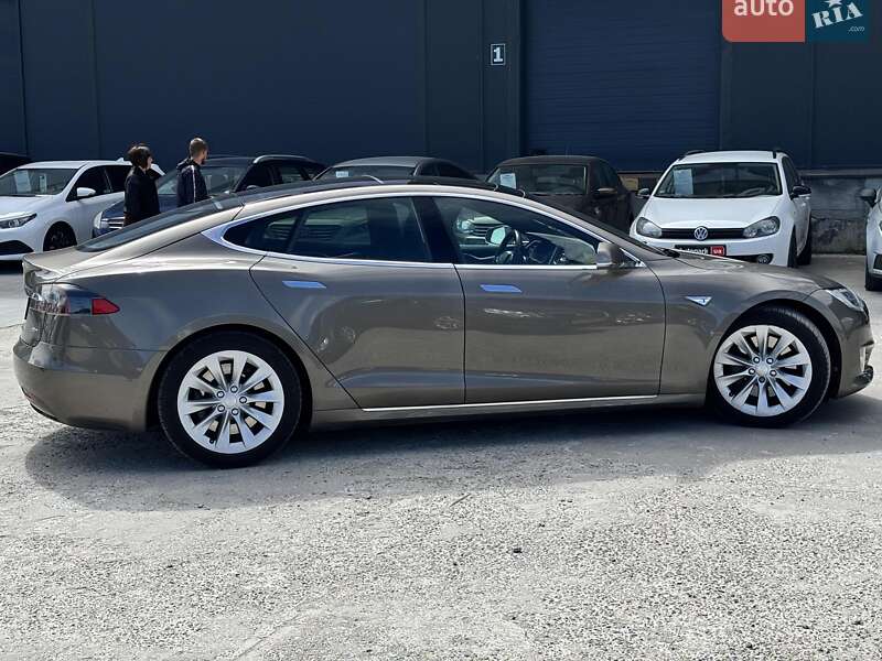 Ліфтбек Tesla Model S 2016 в Львові