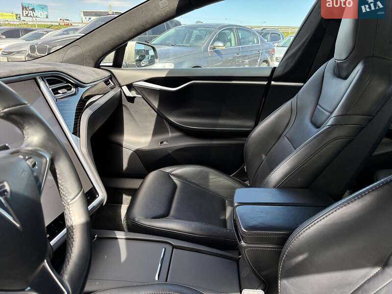 Ліфтбек Tesla Model S 2016 в Львові