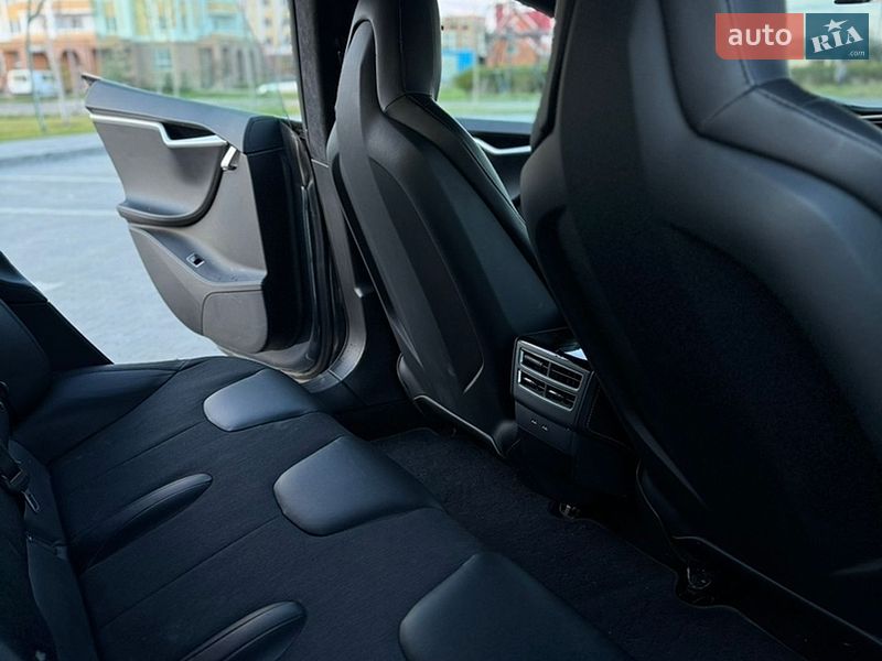 Лифтбек Tesla Model S 2016 в Буче