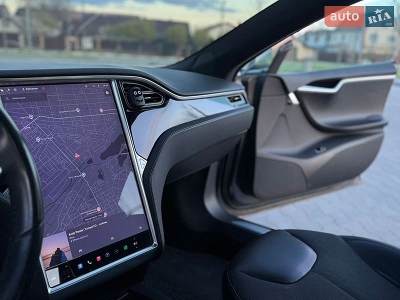 Лифтбек Tesla Model S 2016 в Буче