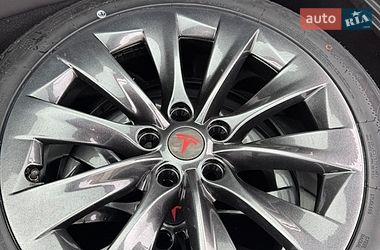 Лифтбек Tesla Model S 2016 в Буче