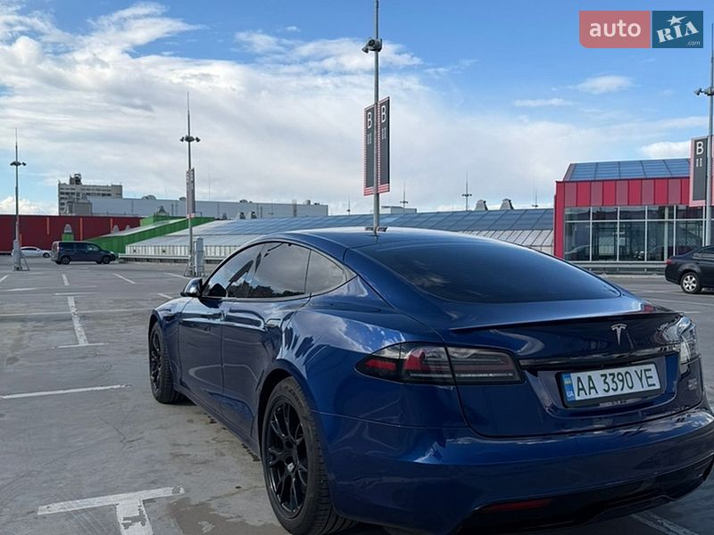 Лифтбек Tesla Model S 2022 в Киеве