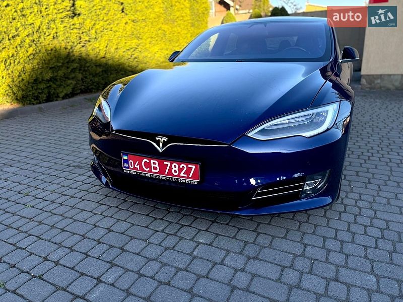 Лифтбек Tesla Model S 2017 в Львове