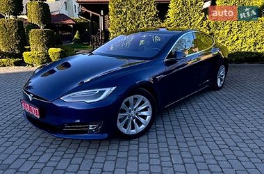 Лифтбек Tesla Model S 2017 в Львове
