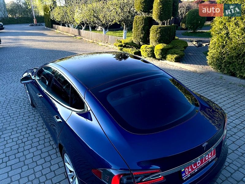 Лифтбек Tesla Model S 2017 в Львове