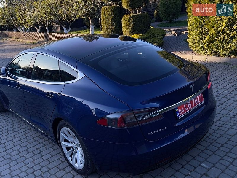 Лифтбек Tesla Model S 2017 в Львове
