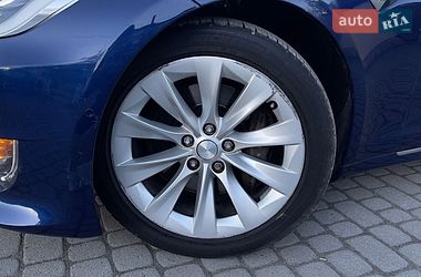 Лифтбек Tesla Model S 2017 в Львове