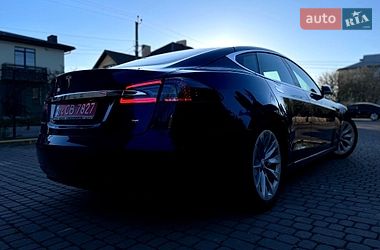 Лифтбек Tesla Model S 2017 в Львове