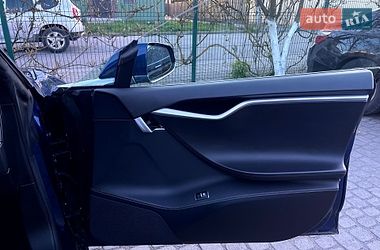Лифтбек Tesla Model S 2017 в Львове