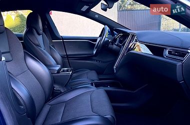Лифтбек Tesla Model S 2017 в Львове