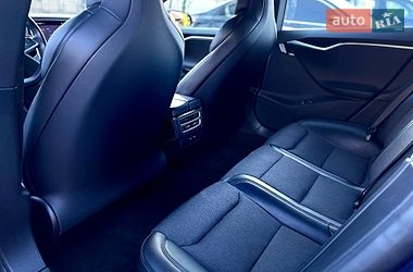 Лифтбек Tesla Model S 2017 в Львове