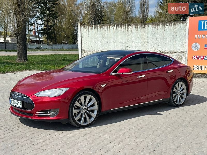 Ліфтбек Tesla Model S 2014 в Волочиську