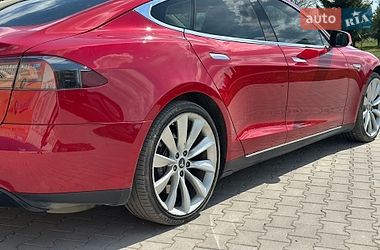 Ліфтбек Tesla Model S 2014 в Волочиську