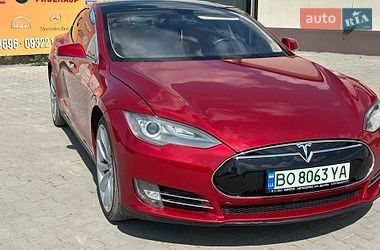 Ліфтбек Tesla Model S 2014 в Волочиську