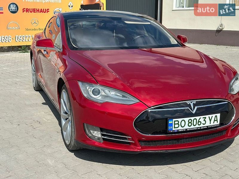 Ліфтбек Tesla Model S 2014 в Волочиську
