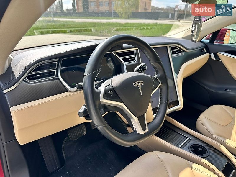 Ліфтбек Tesla Model S 2014 в Волочиську