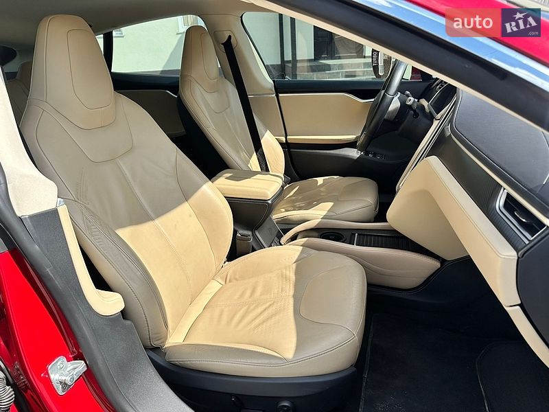 Ліфтбек Tesla Model S 2014 в Волочиську