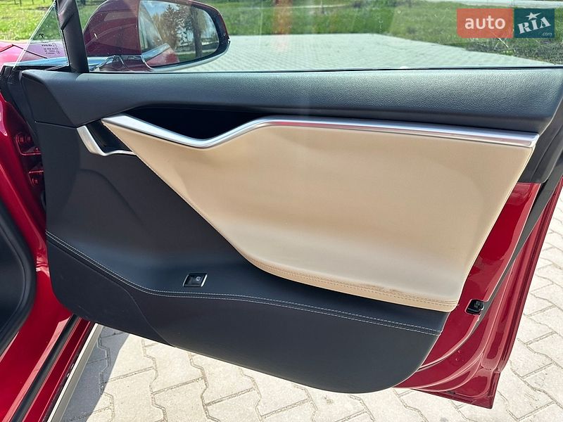 Ліфтбек Tesla Model S 2014 в Волочиську