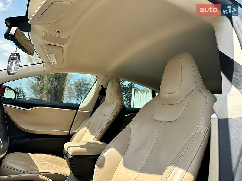 Ліфтбек Tesla Model S 2014 в Волочиську
