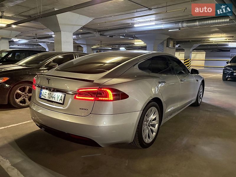 Лифтбек Tesla Model S 2018 в Днепре