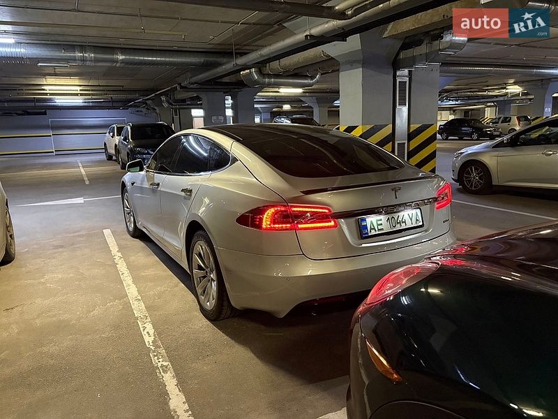 Лифтбек Tesla Model S 2018 в Днепре