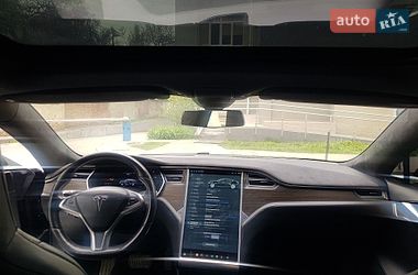 Ліфтбек Tesla Model S 2015 в Городку