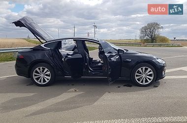 Ліфтбек Tesla Model S 2015 в Городку