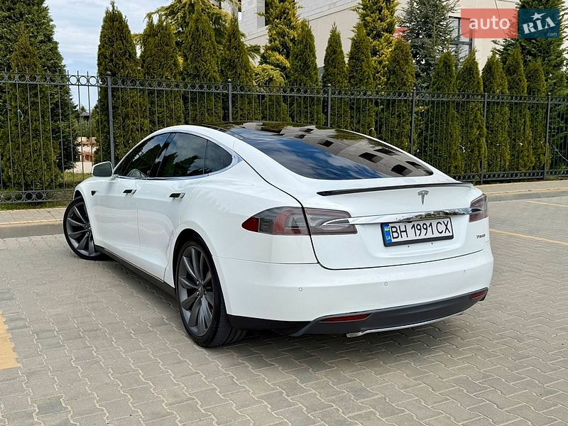 Лифтбек Tesla Model S 2014 в Одессе