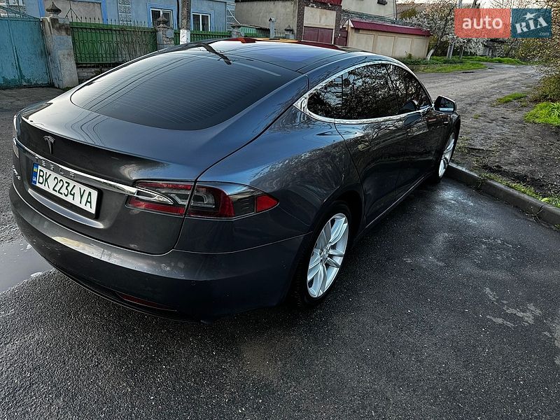Лифтбек Tesla Model S 2017 в Одессе