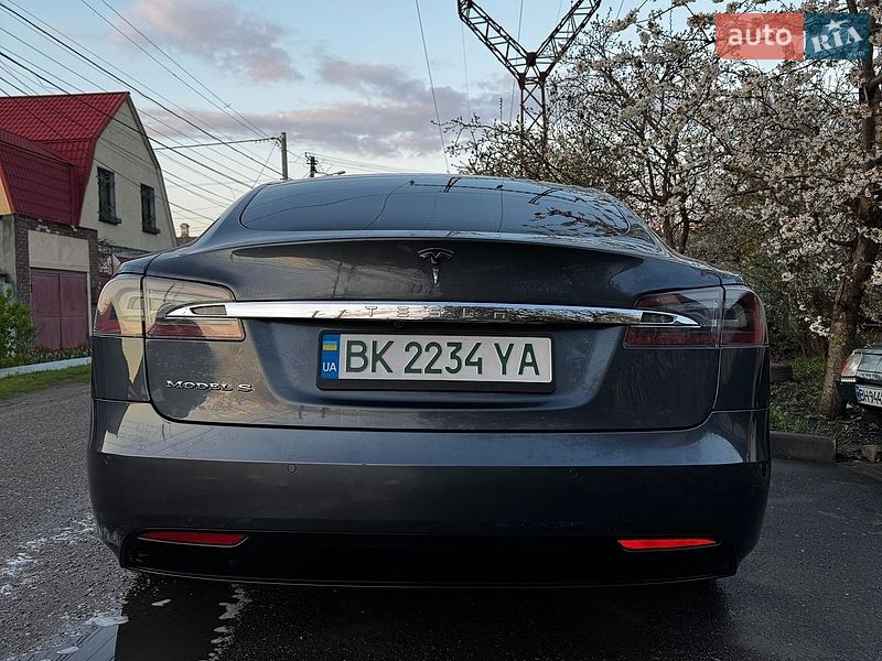 Лифтбек Tesla Model S 2017 в Одессе