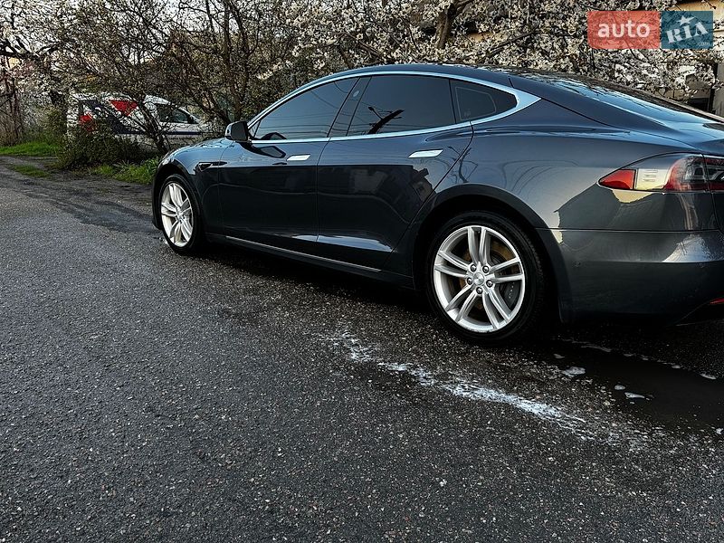 Ліфтбек Tesla Model S 2017 в Одесі