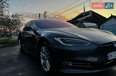 Ліфтбек Tesla Model S 2017 в Одесі