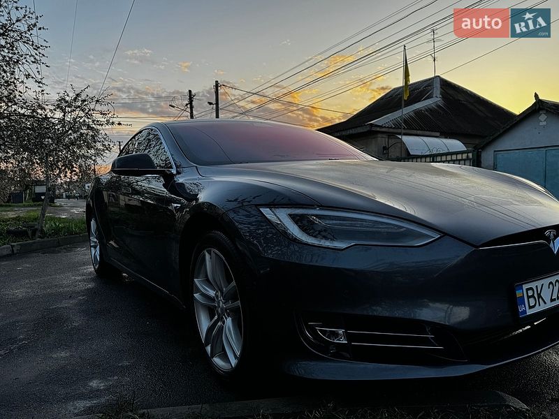 Tesla Model S 2017