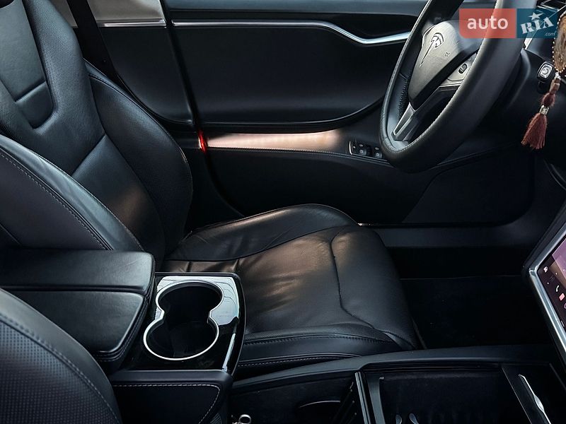 Лифтбек Tesla Model S 2017 в Одессе