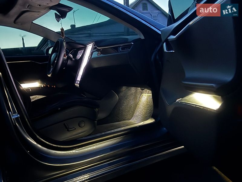 Лифтбек Tesla Model S 2017 в Одессе
