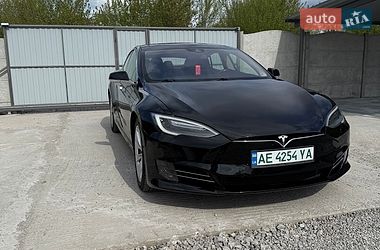 Лифтбек Tesla Model S 2016 в Каменском