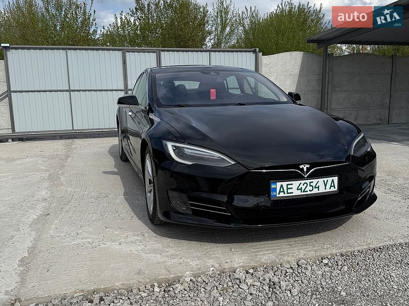 Лифтбек Tesla Model S 2016 в Каменском