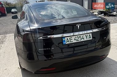 Лифтбек Tesla Model S 2016 в Каменском