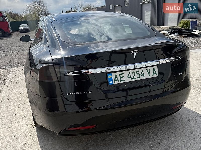 Лифтбек Tesla Model S 2016 в Каменском