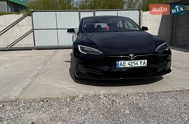 Лифтбек Tesla Model S 2016 в Каменском