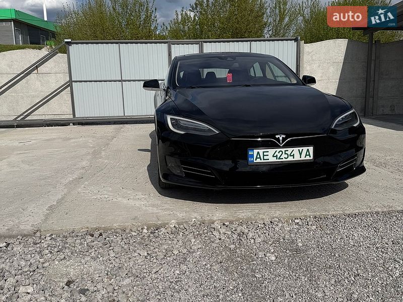 Лифтбек Tesla Model S 2016 в Каменском