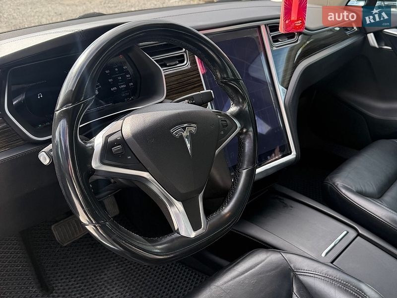 Лифтбек Tesla Model S 2016 в Каменском