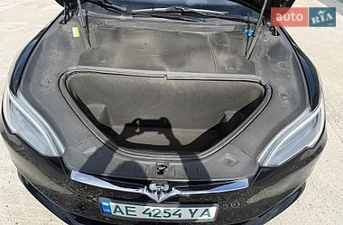 Лифтбек Tesla Model S 2016 в Каменском