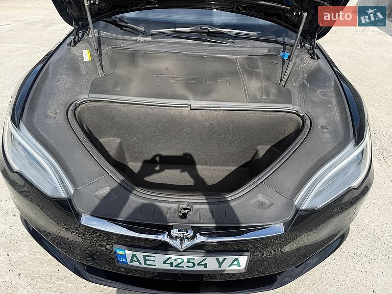 Лифтбек Tesla Model S 2016 в Каменском