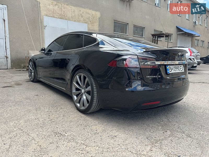 Лифтбек Tesla Model S 2017 в Одессе