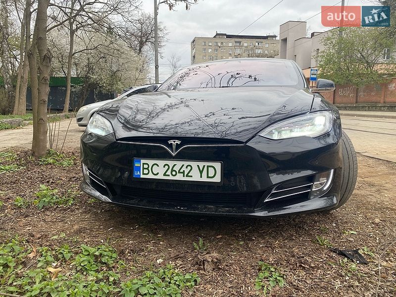 Лифтбек Tesla Model S 2018 в Львове
