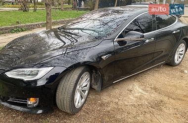 Лифтбек Tesla Model S 2018 в Львове