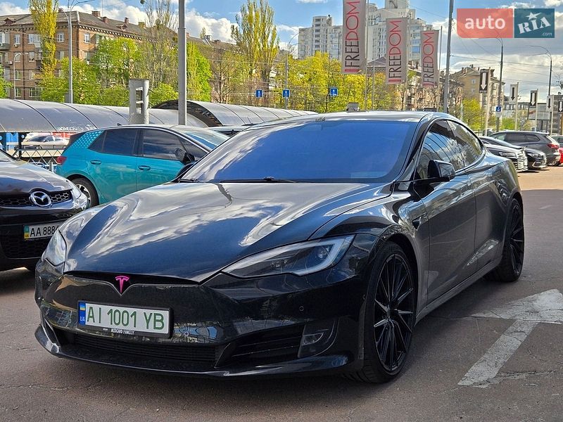Лифтбек Tesla Model S 2019 в Киеве